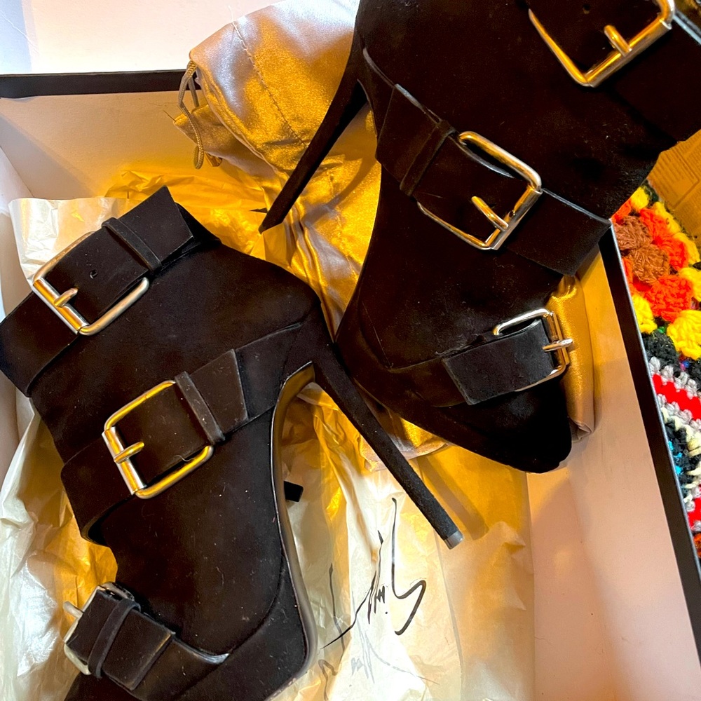 Giuseppe Zanotti Camoscio Bootie size 7.5